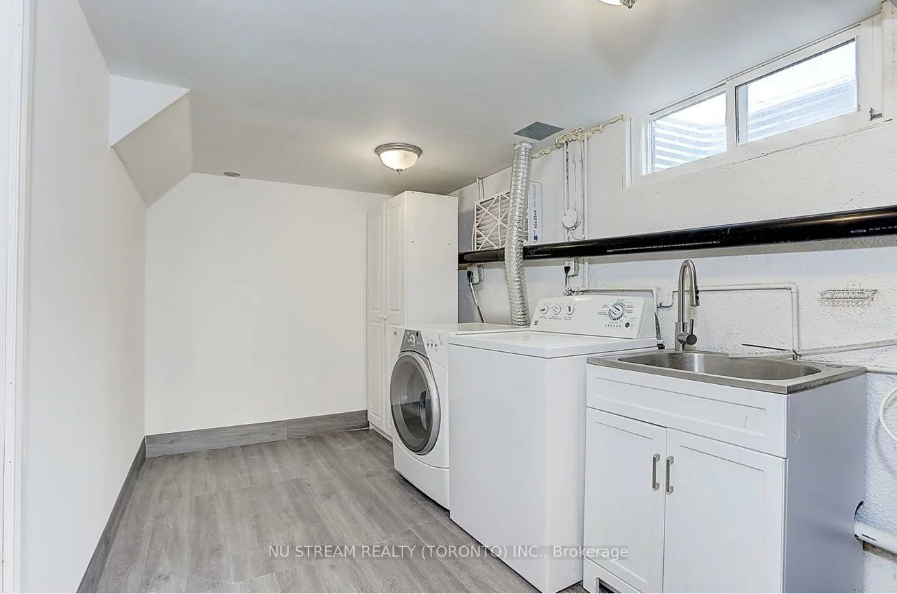 25, Bigwin, Aurora Heights, Aurora
