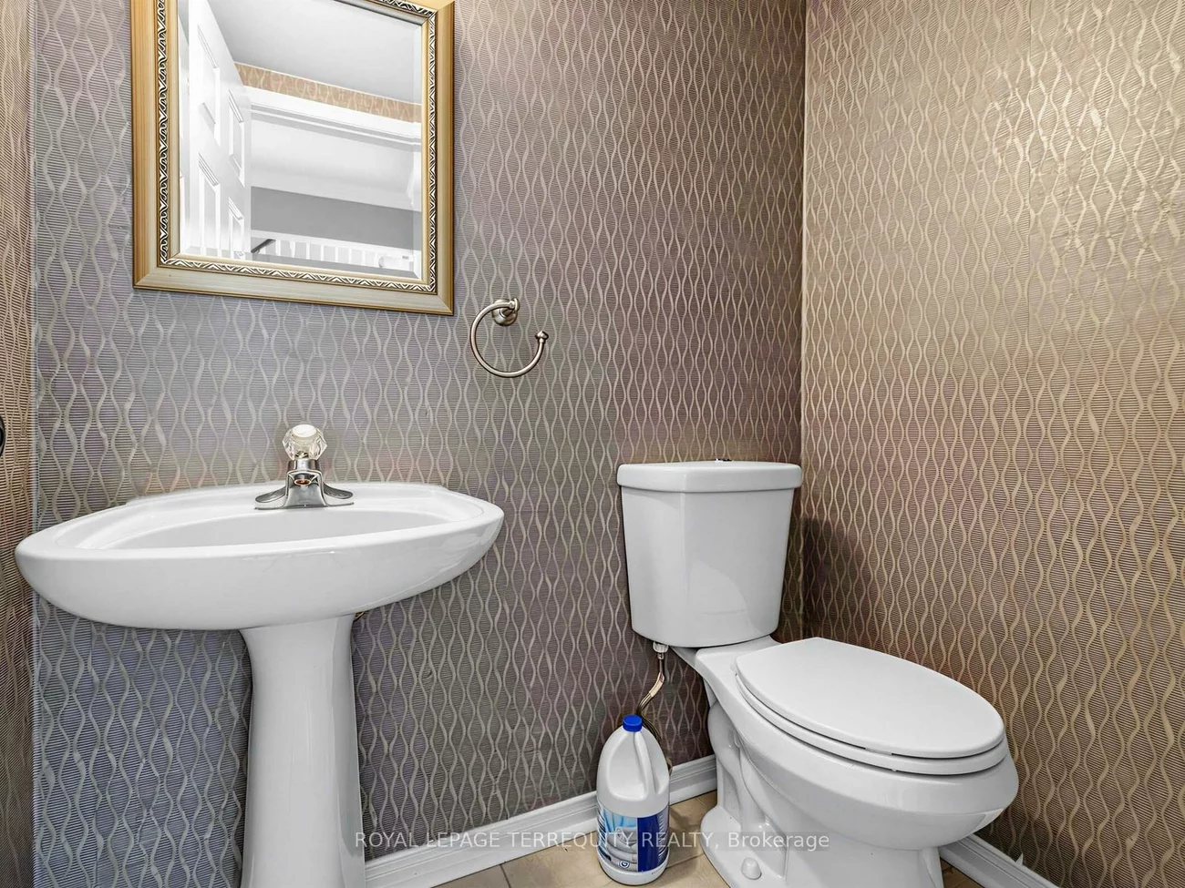 284, Pinnacle, Bayview Wellington, Aurora