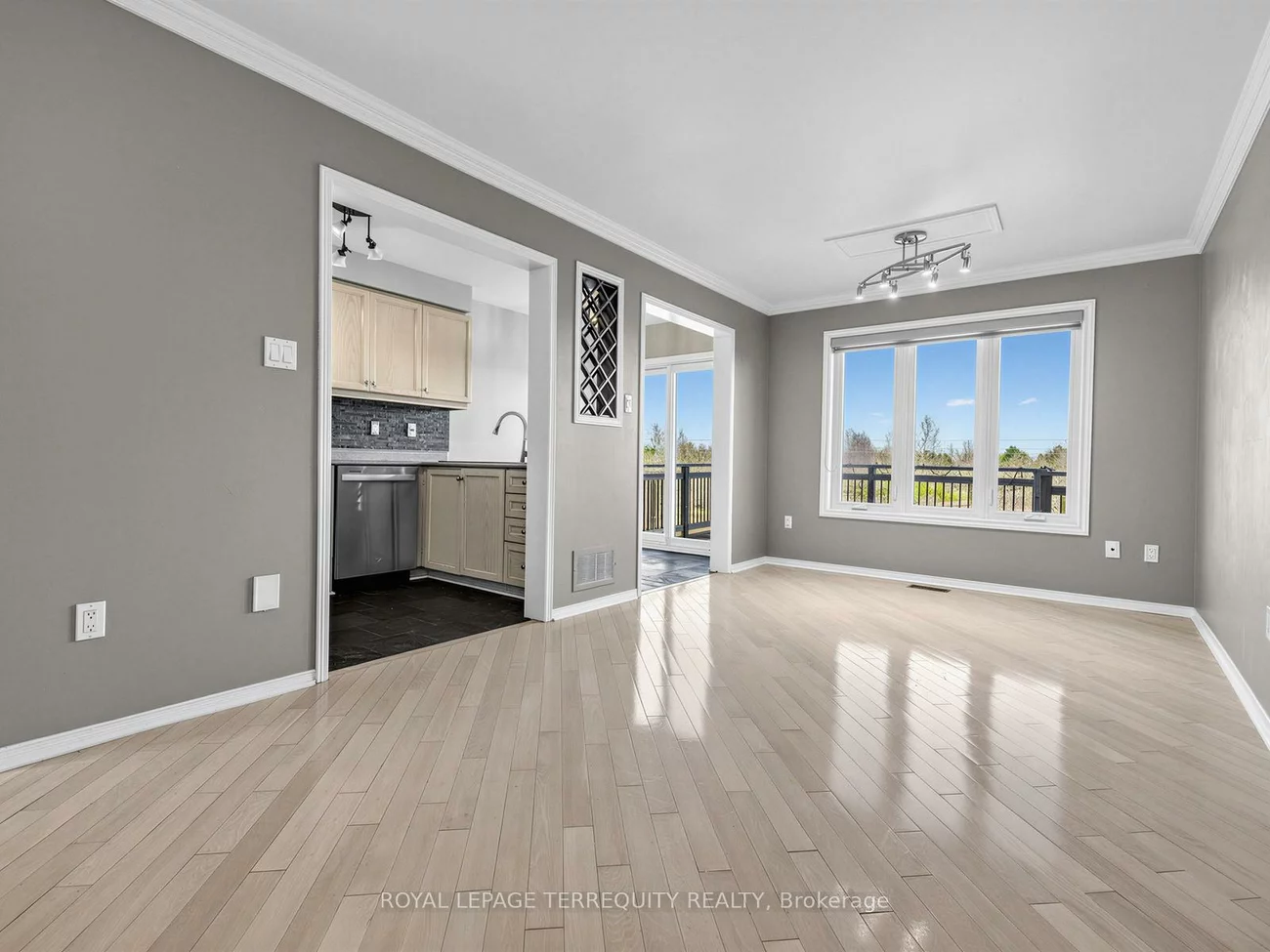 284, Pinnacle, Bayview Wellington, Aurora