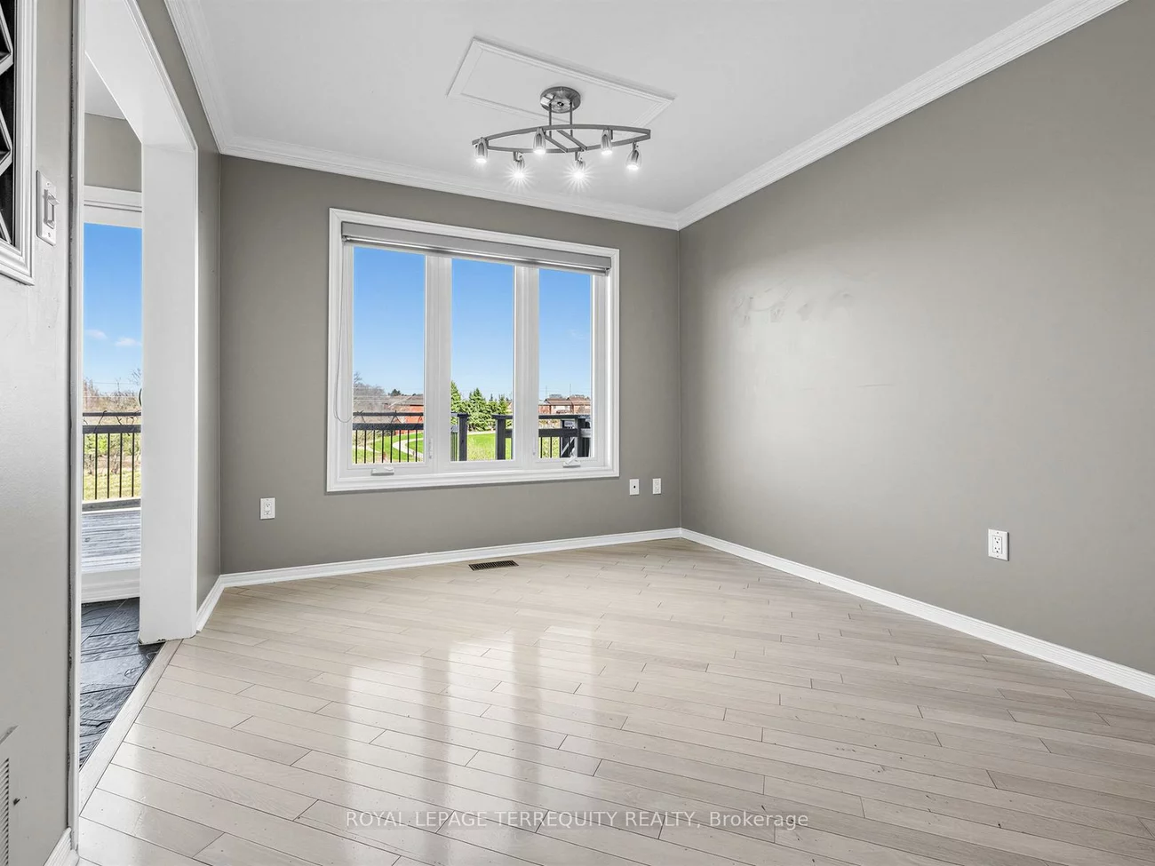 284, Pinnacle, Bayview Wellington, Aurora