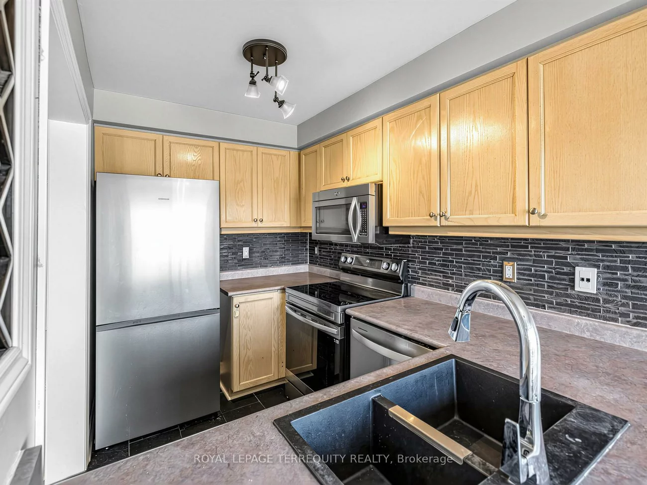 284, Pinnacle, Bayview Wellington, Aurora