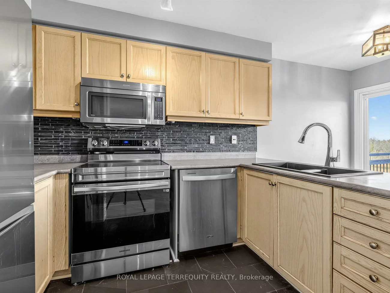 284, Pinnacle, Bayview Wellington, Aurora