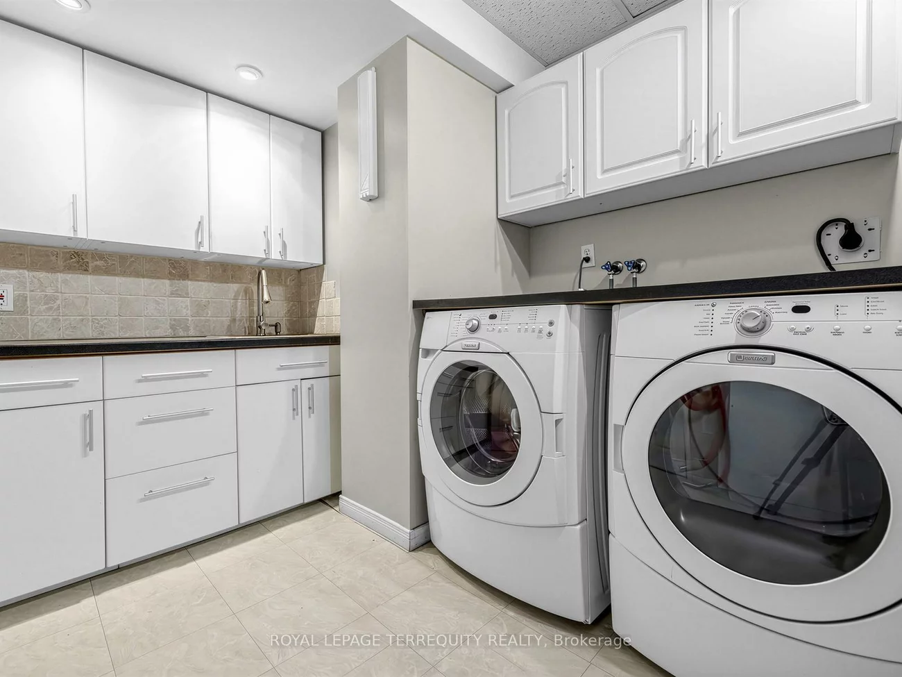 284, Pinnacle, Bayview Wellington, Aurora