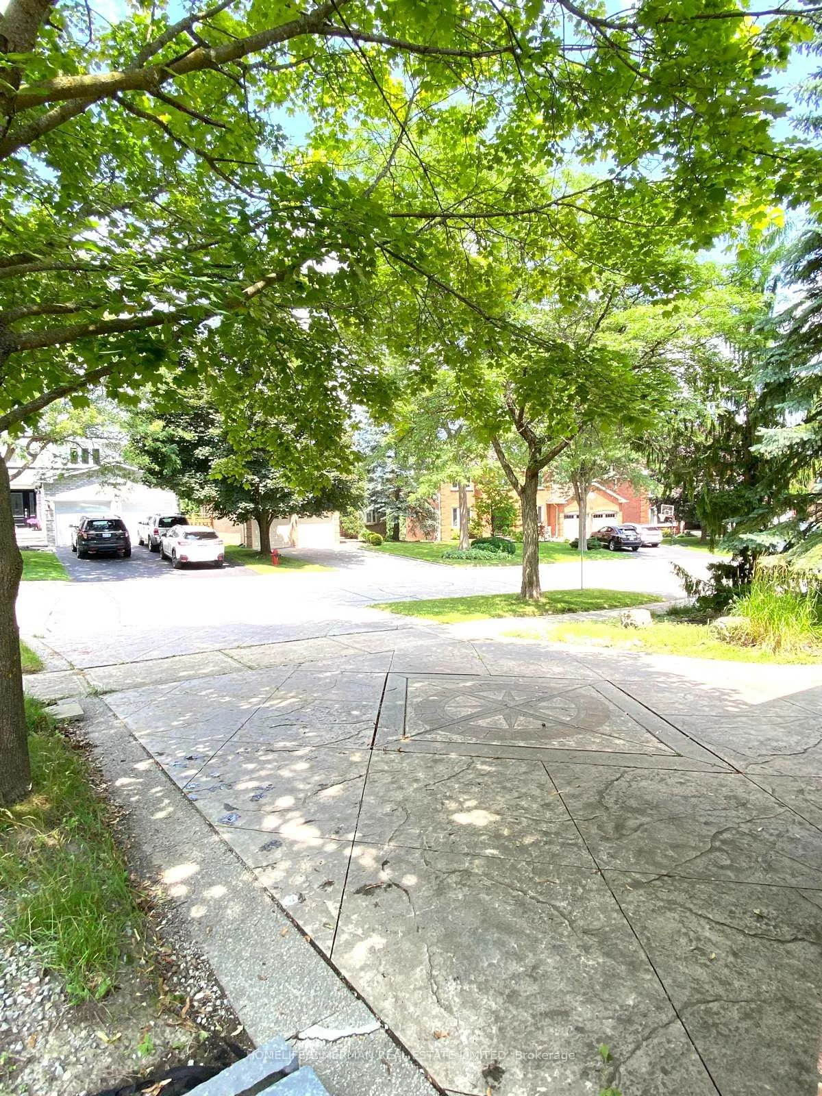42, Lensmith, Aurora Highlands, Aurora