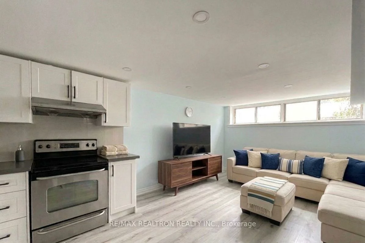 15, Haida, Aurora Heights, Aurora