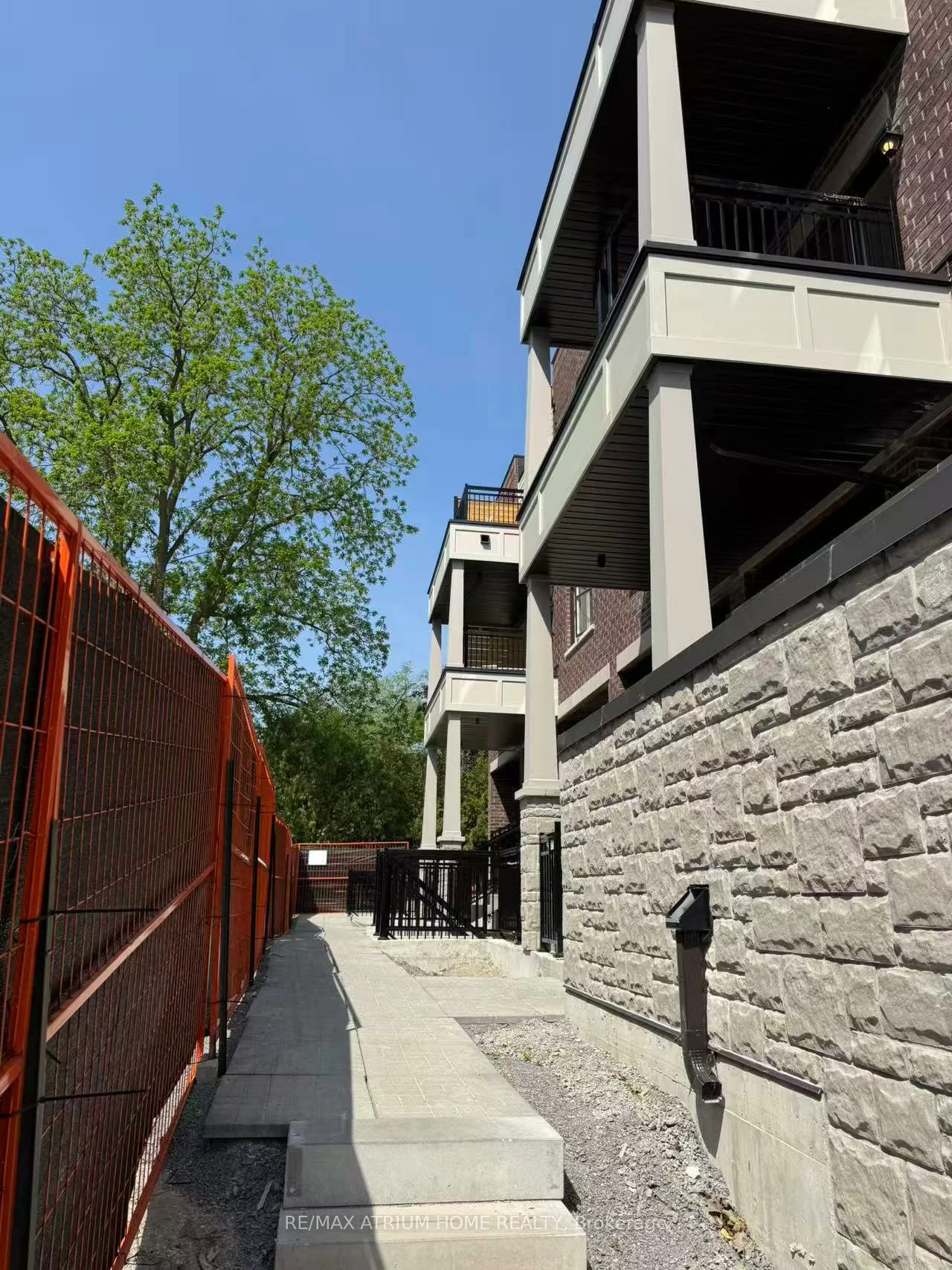 15100, Yonge, Aurora Village, Aurora