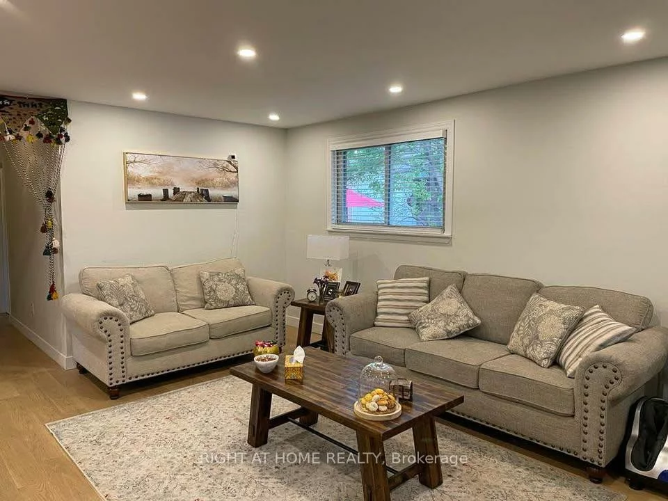 39, Devins, Aurora Heights, Aurora