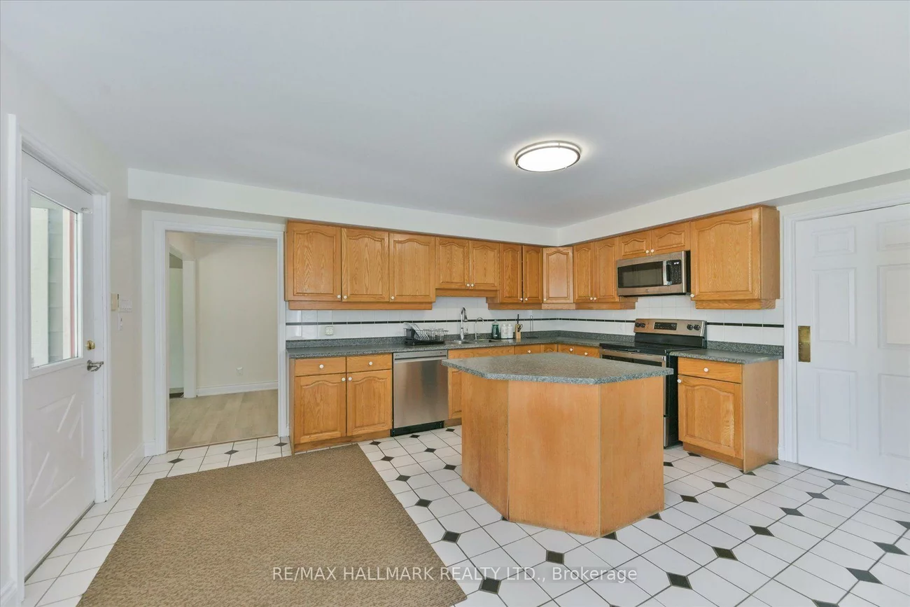 13918, Leslie, Bayview Southeast, Aurora