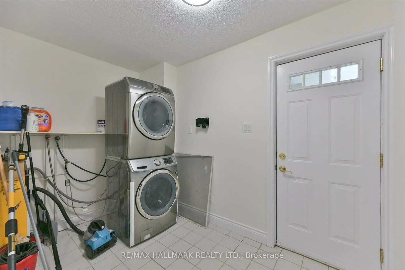 13918, Leslie, Bayview Southeast, Aurora