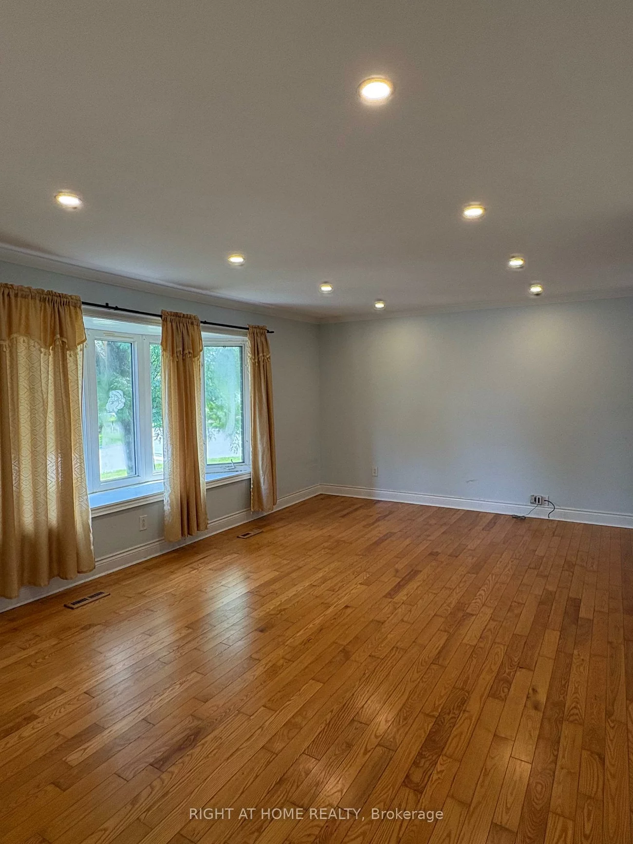58, Devins, Aurora Heights, Aurora