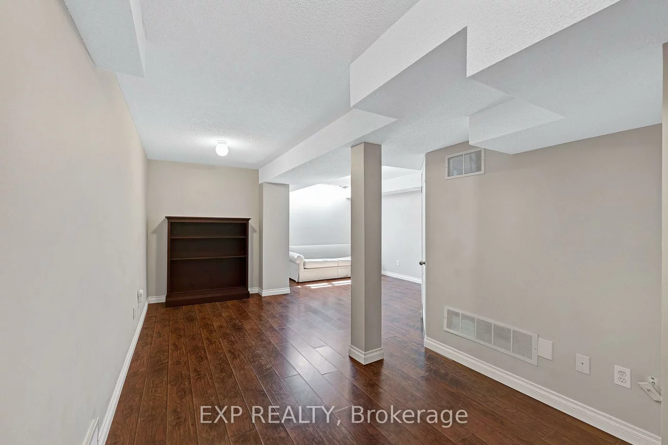 117, Mugford, Bayview Wellington, Aurora