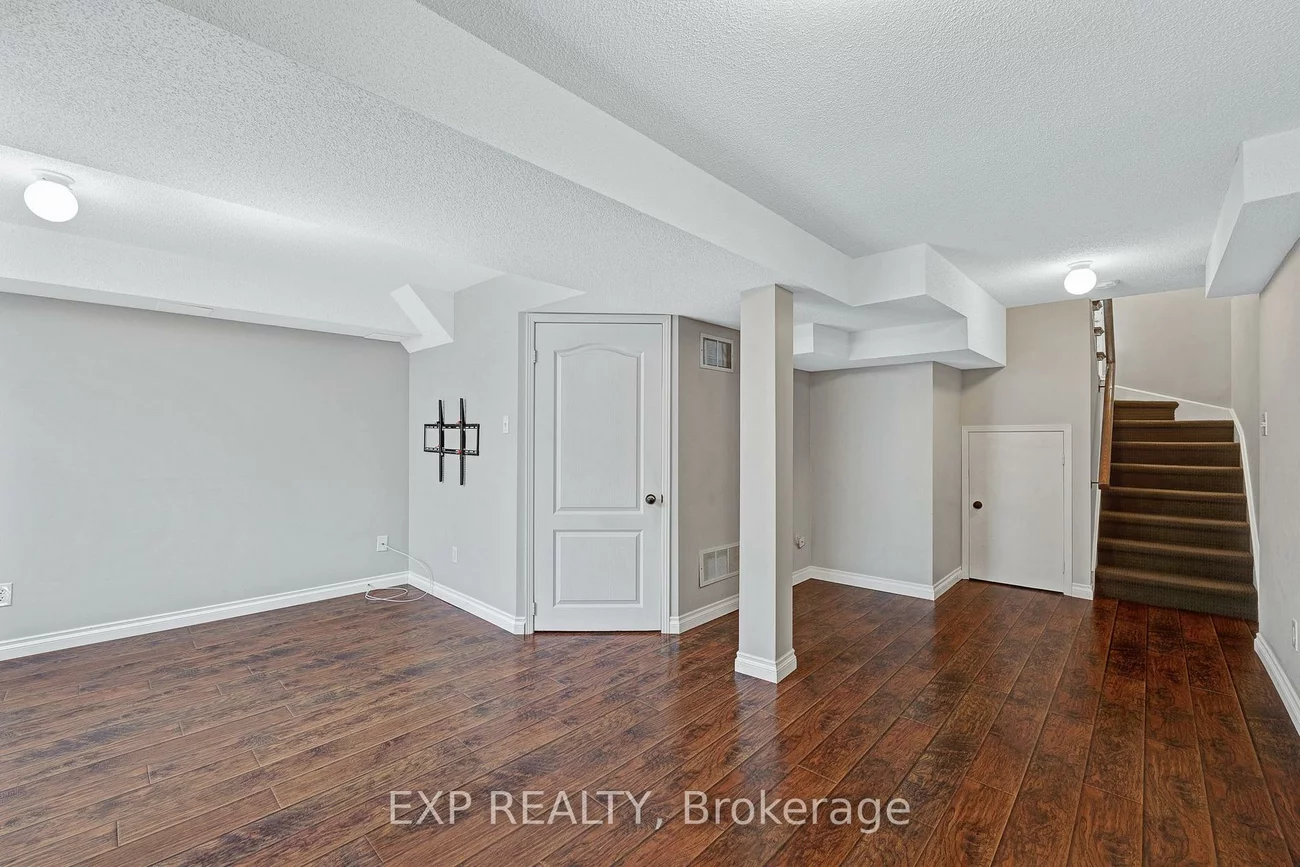 117, Mugford, Bayview Wellington, Aurora