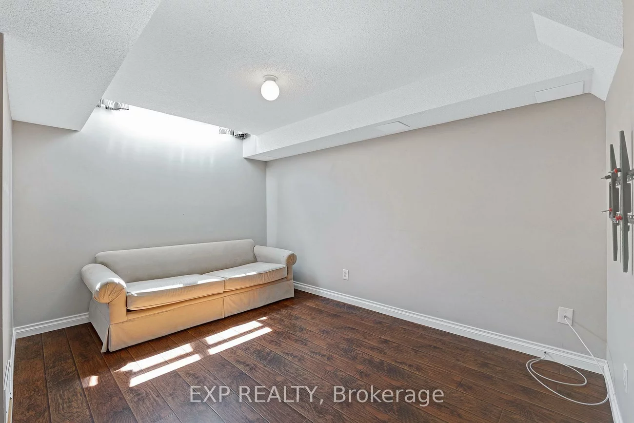 117, Mugford, Bayview Wellington, Aurora