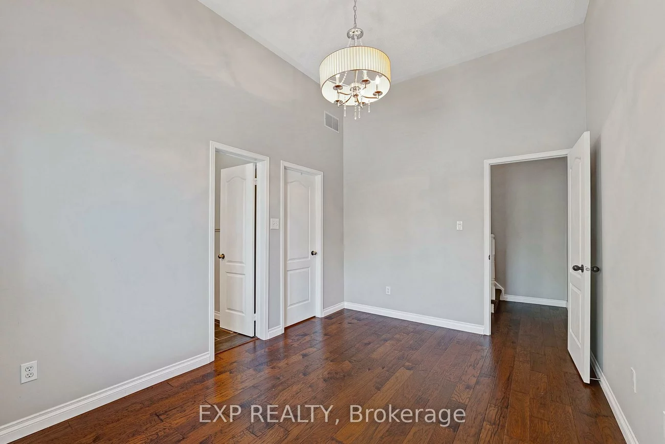 117, Mugford, Bayview Wellington, Aurora