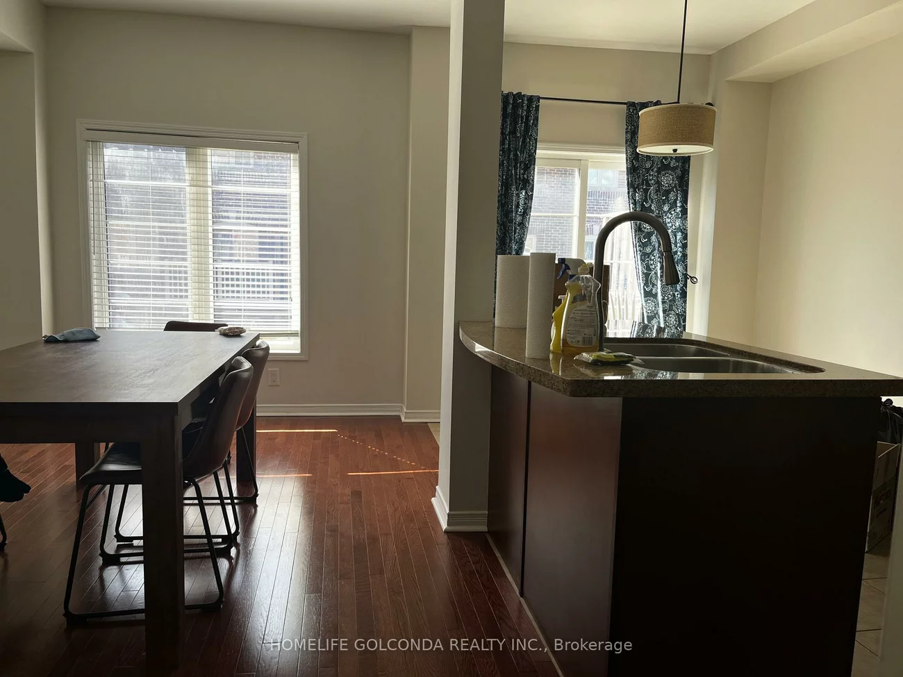 139, Chapman, Aurora Grove, Aurora