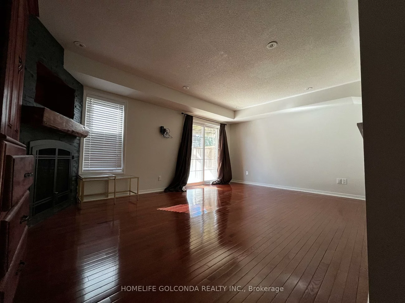 139, Chapman, Aurora Grove, Aurora