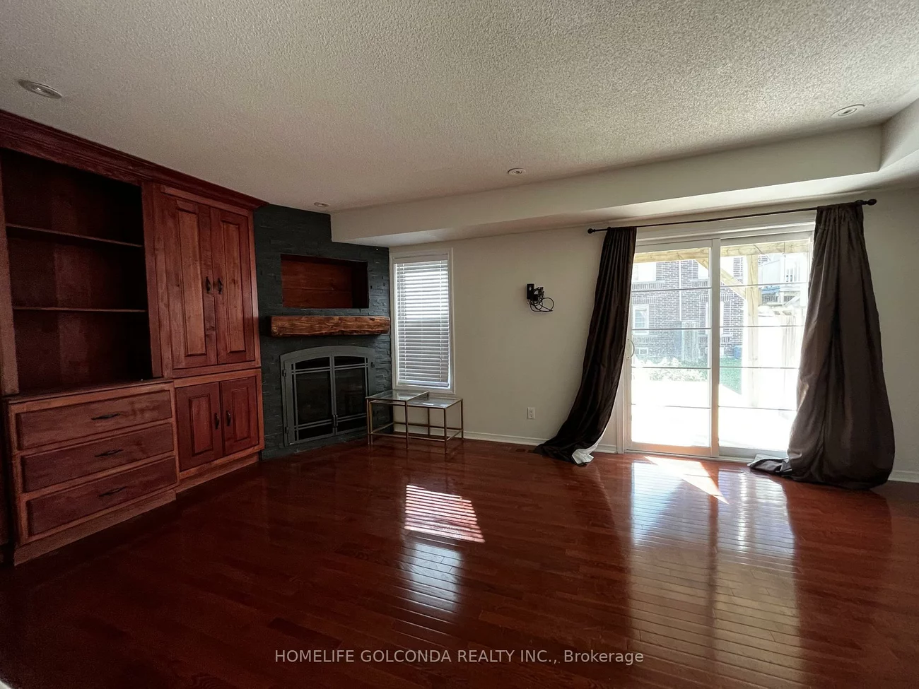 139, Chapman, Aurora Grove, Aurora