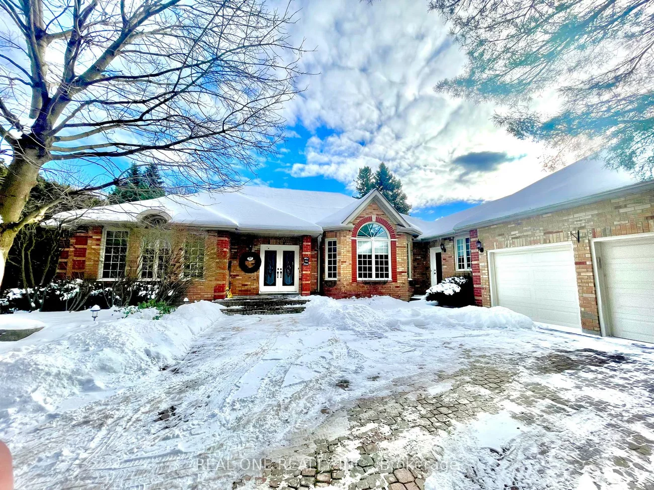 207, Kennedy, Aurora Village, Aurora