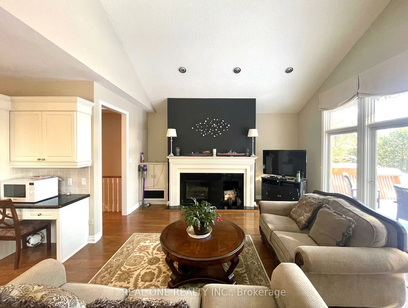 207, Kennedy, Aurora Village, Aurora