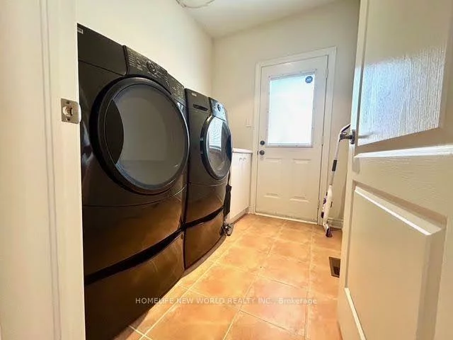 30, Chippingwood, Bayview Wellington, Aurora