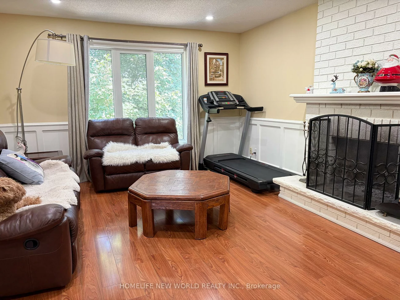 23, Lacey, Aurora Heights, Aurora