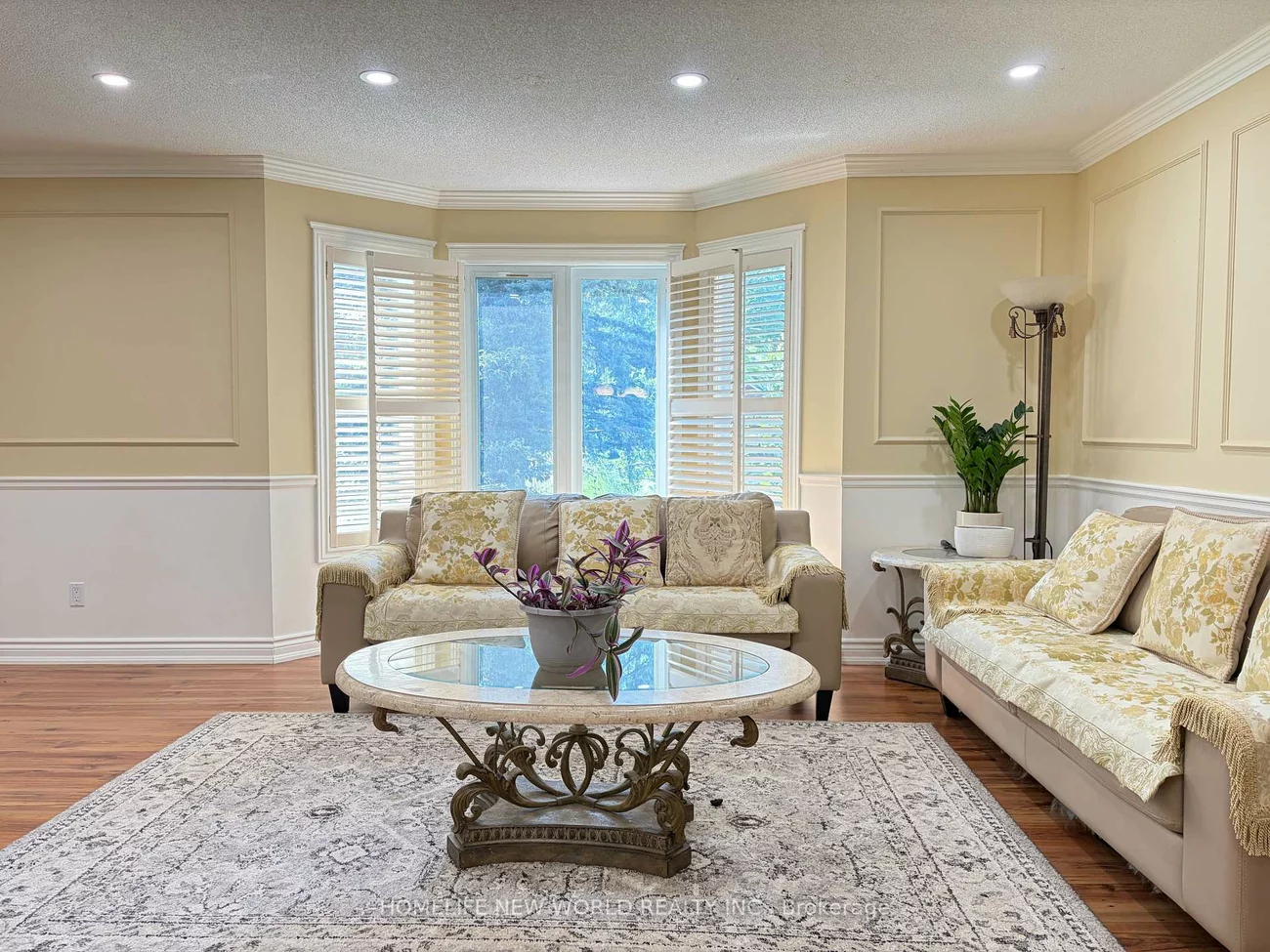 23, Lacey, Aurora Heights, Aurora