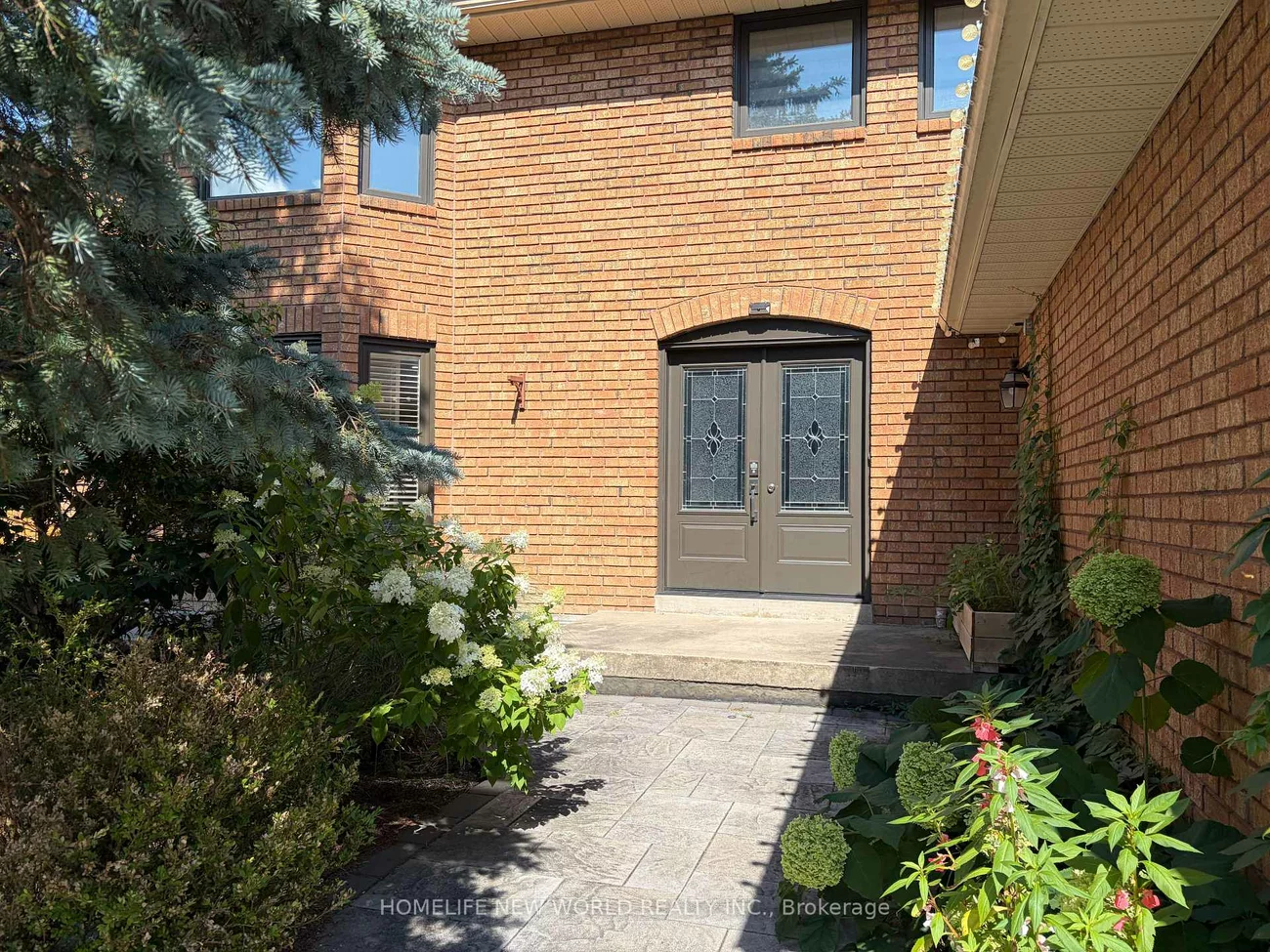 23, Lacey, Aurora Heights, Aurora