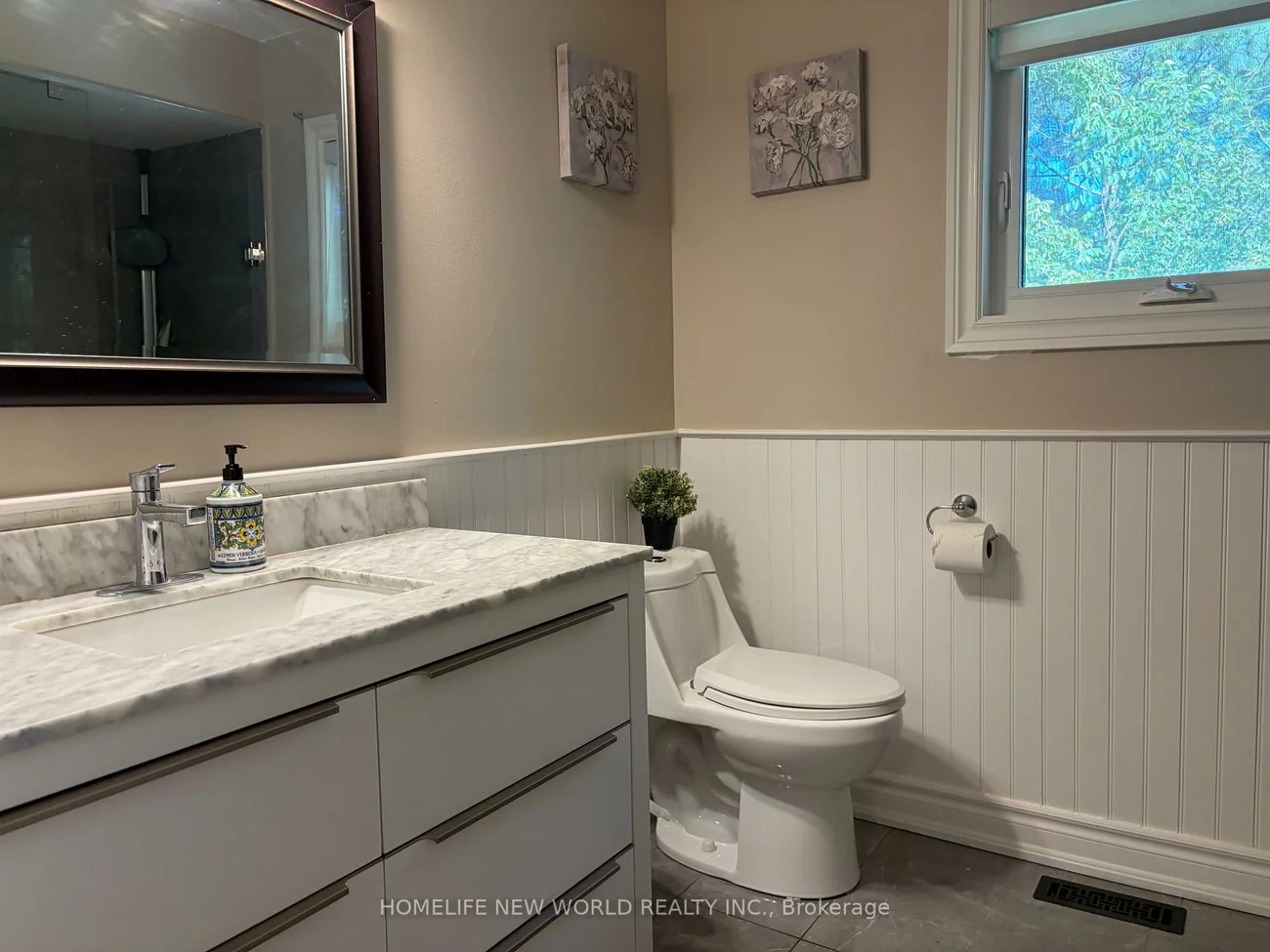 23, Lacey, Aurora Heights, Aurora
