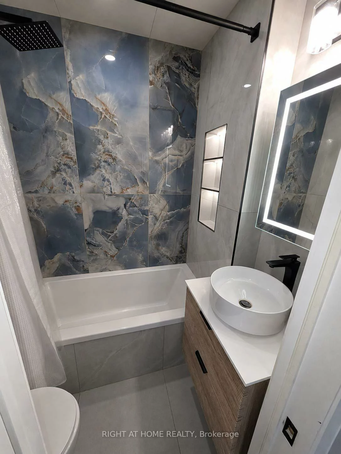 1, Huron, Aurora Heights, Aurora
