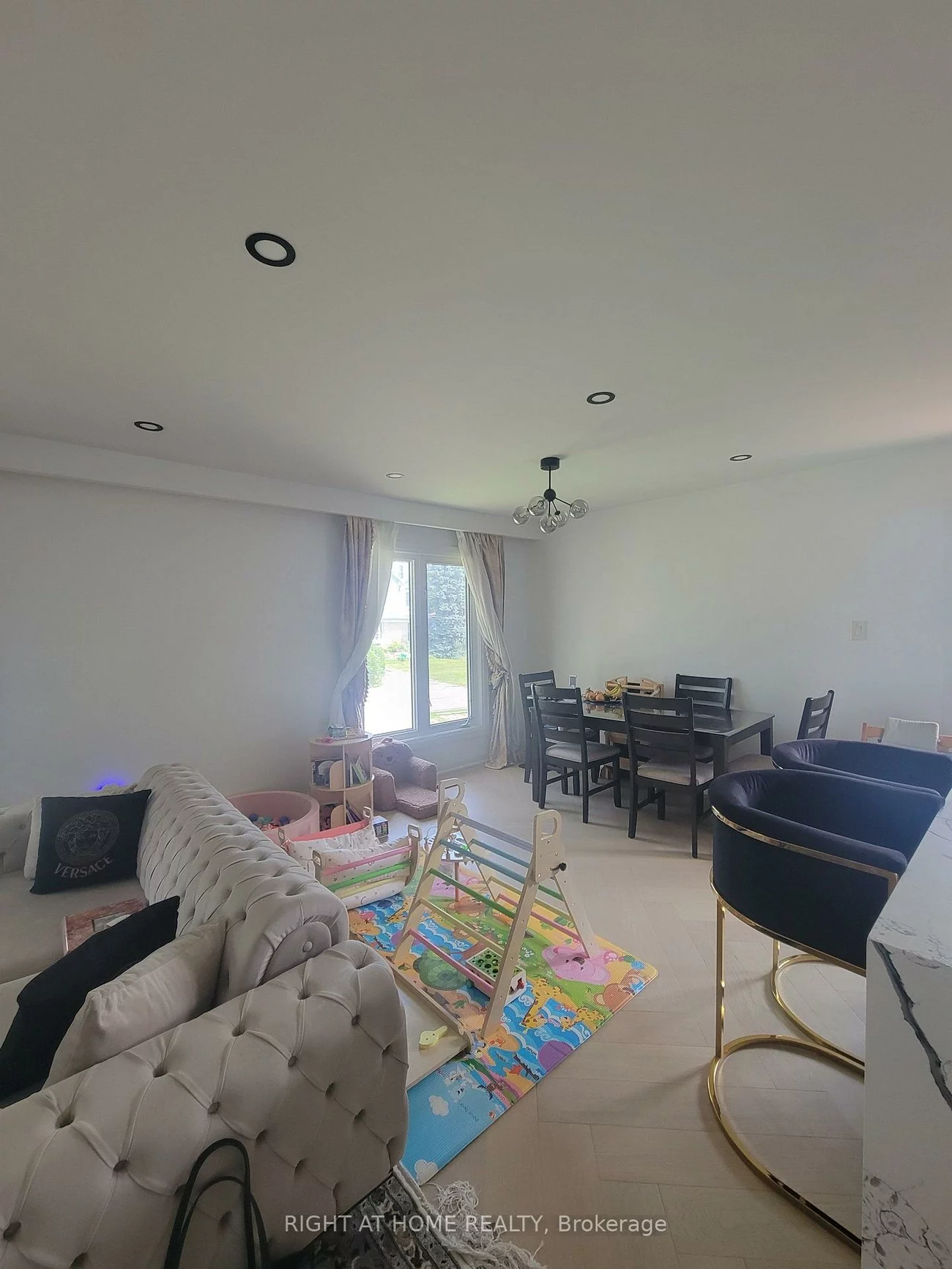 1, Huron, Aurora Heights, Aurora