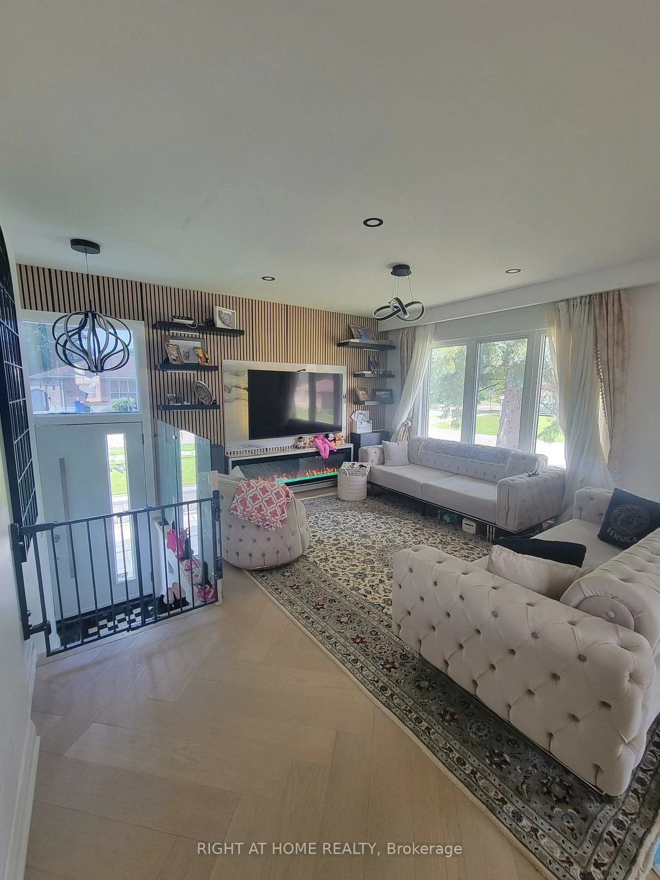 1, Huron, Aurora Heights, Aurora