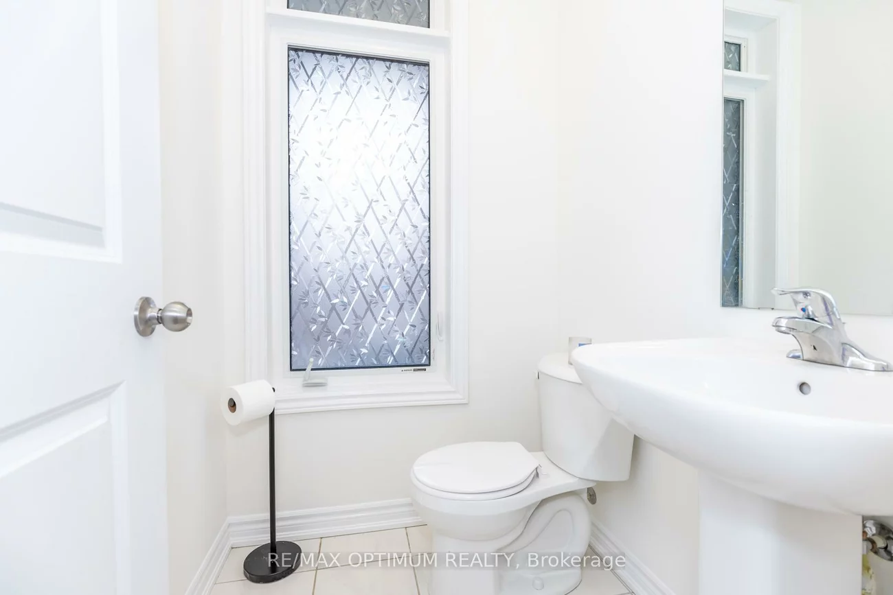 15, Gunton, Bayview Northeast, Aurora