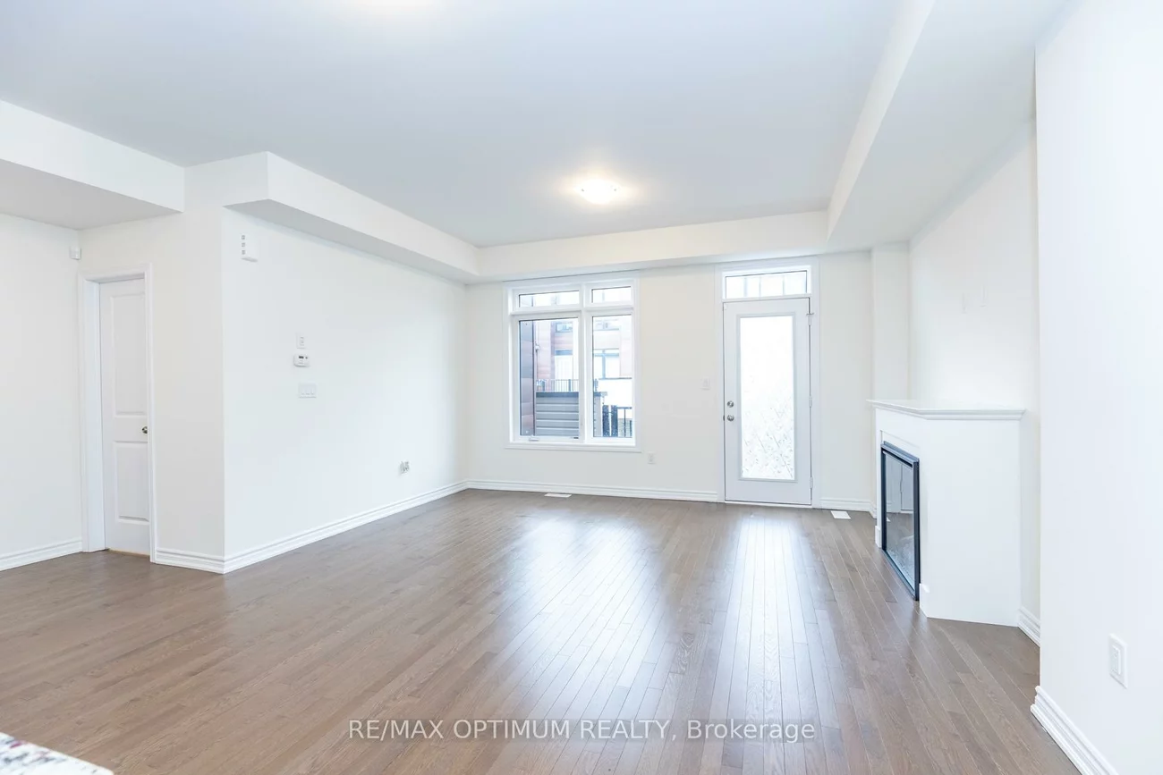 15, Gunton, Bayview Northeast, Aurora