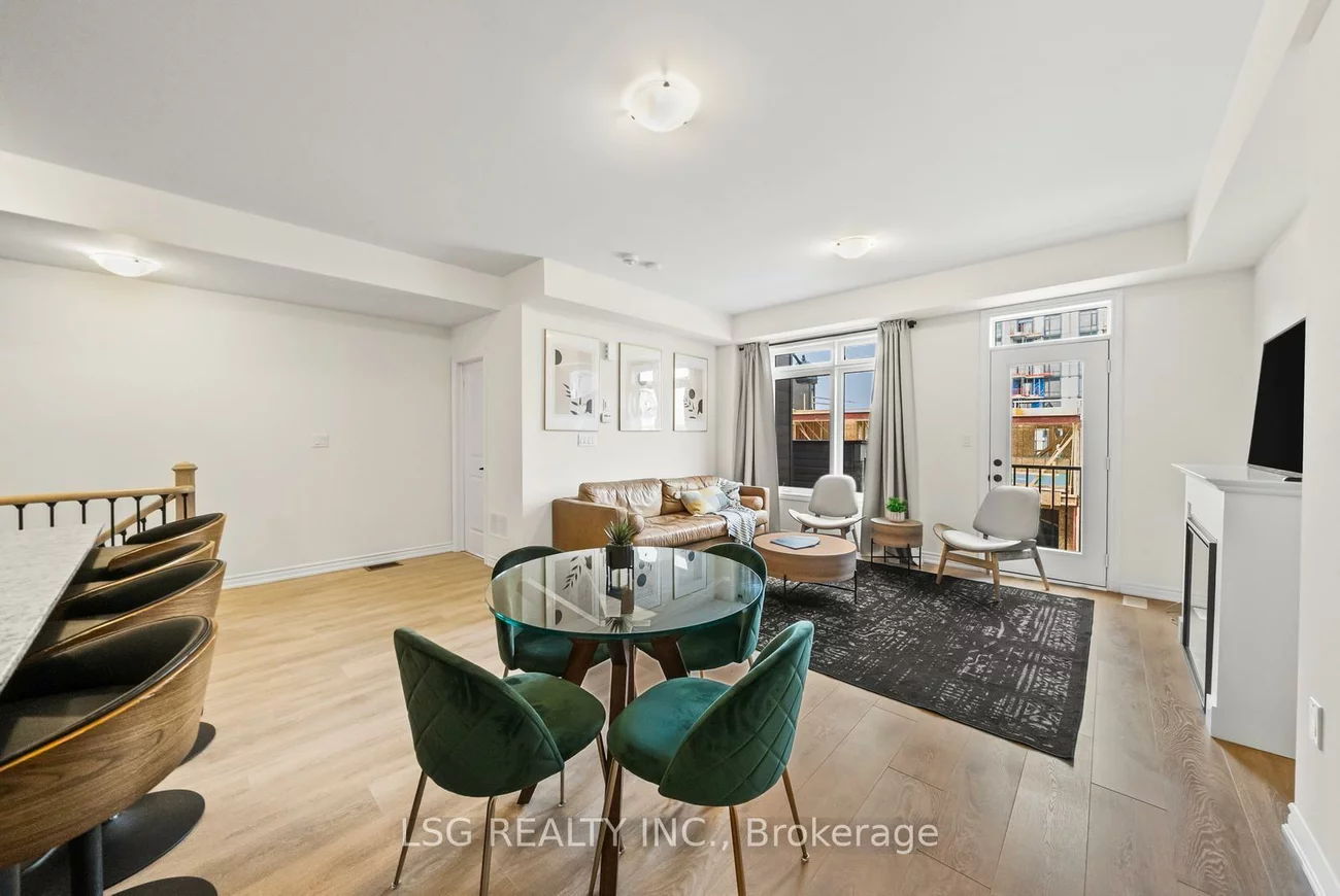 153, Blick, Bayview Wellington, Aurora