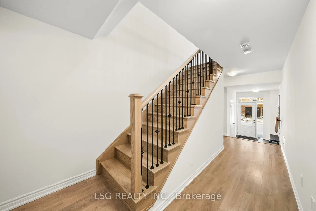 153, Blick, Bayview Wellington, Aurora