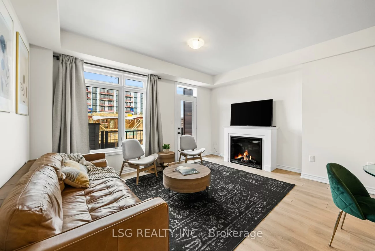 153, Blick, Bayview Wellington, Aurora