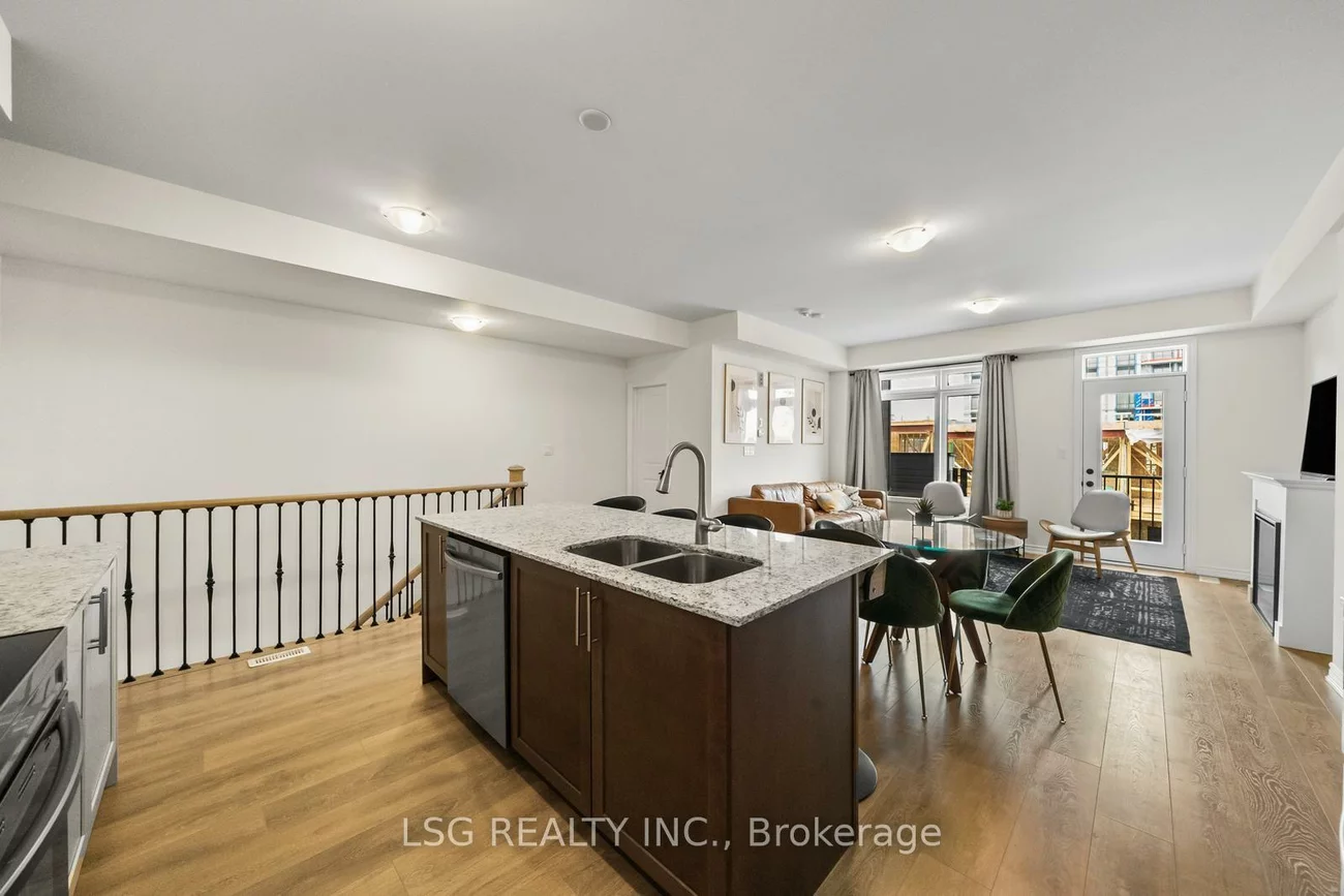 153, Blick, Bayview Wellington, Aurora