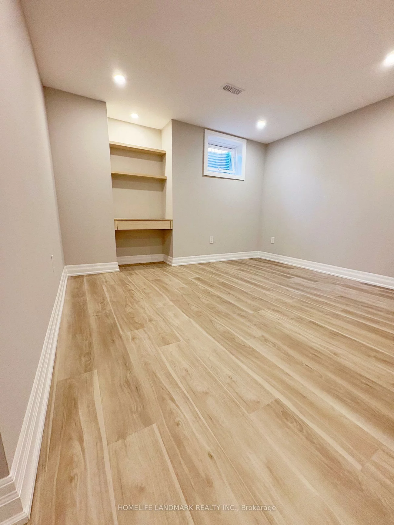 18, Halldorson, Bayview Northeast, Aurora