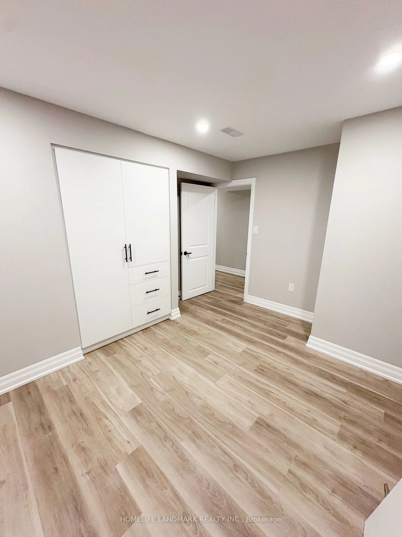 18, Halldorson, Bayview Northeast, Aurora