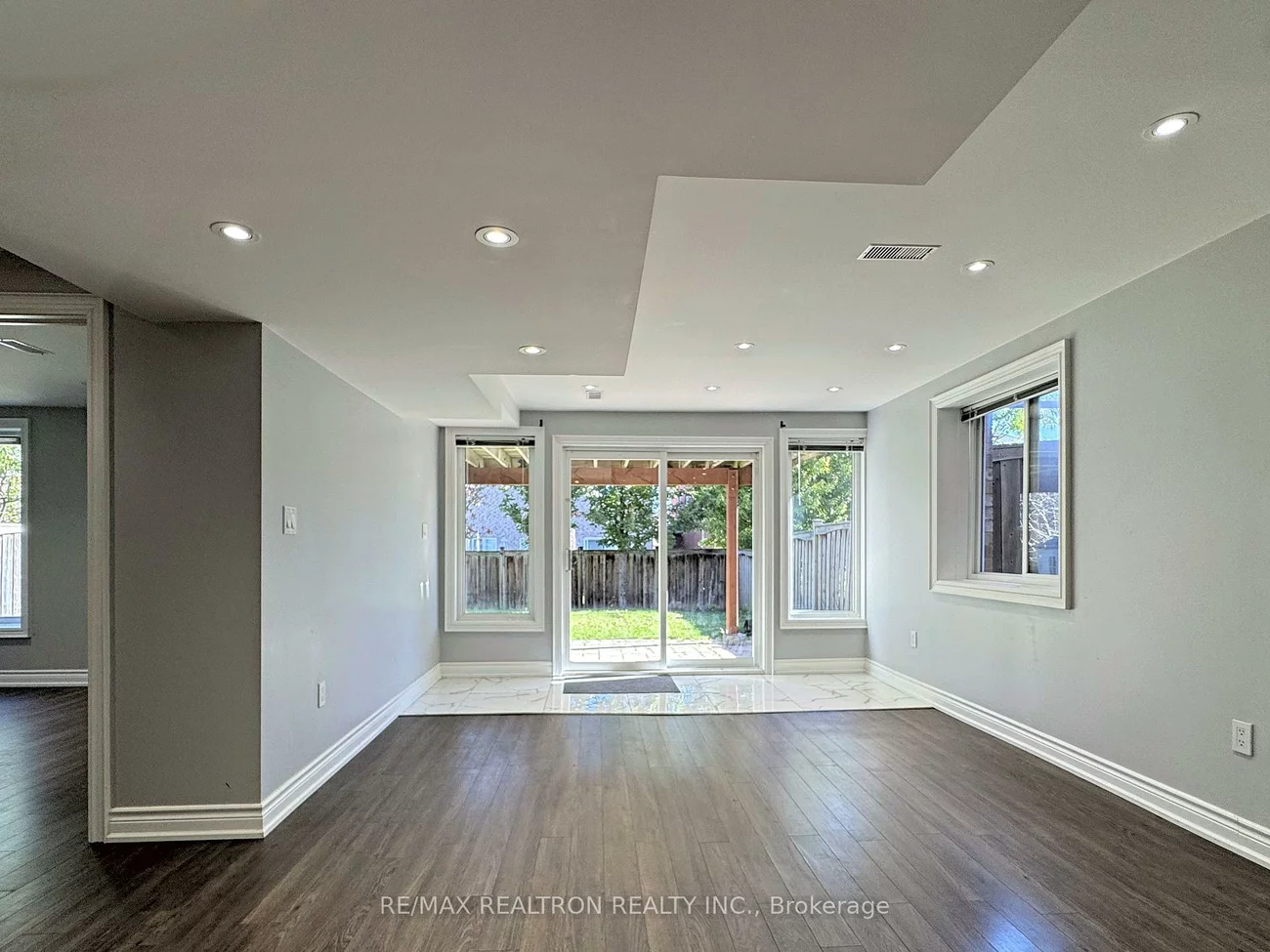 219, Bilbrough, Bayview Northeast, Aurora