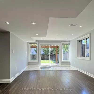 219, Bilbrough, Bayview Northeast, Aurora