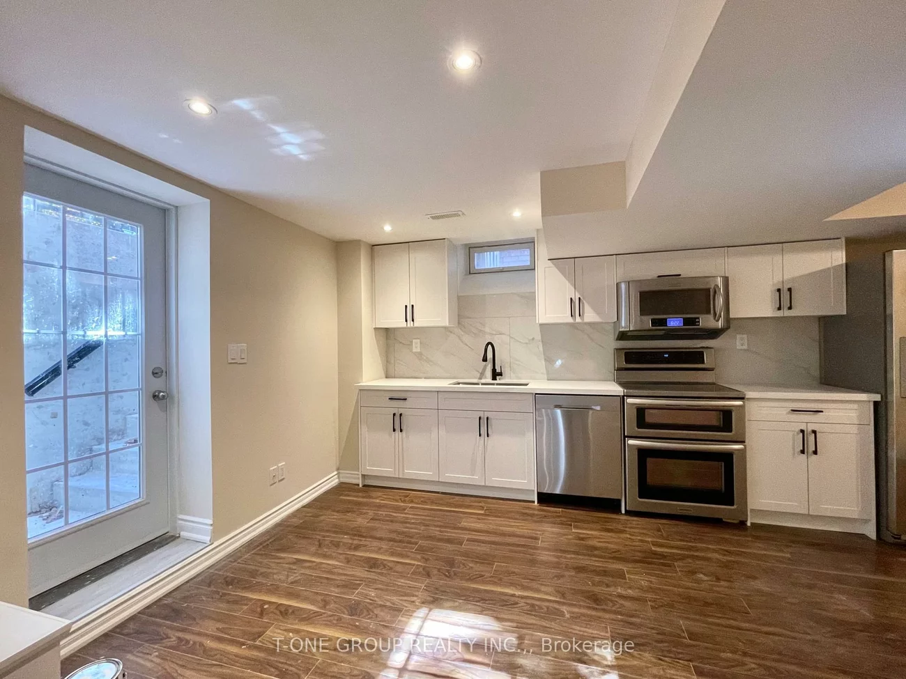 35, Valemount, Bayview Wellington, Aurora