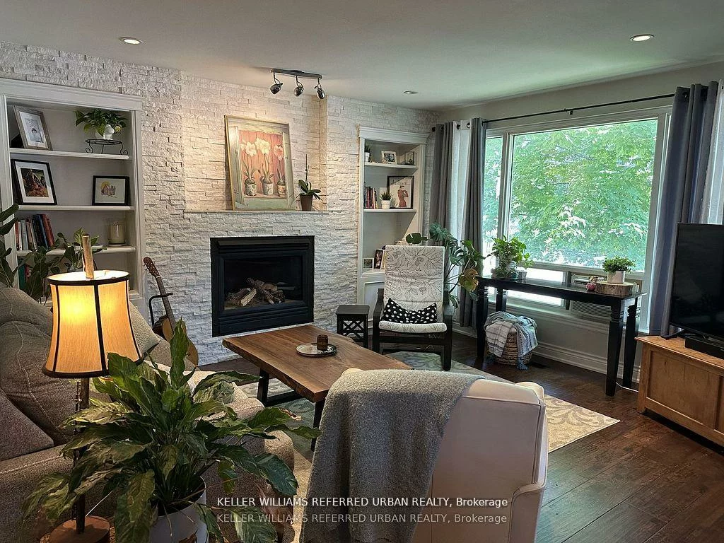 30, Collins, Aurora Heights, Aurora