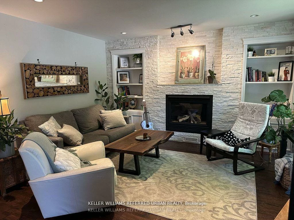 30, Collins, Aurora Heights, Aurora