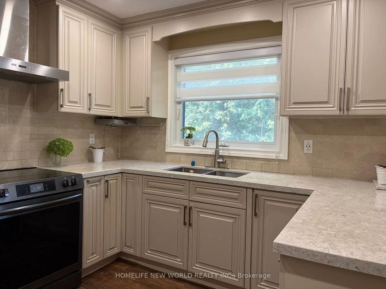 23, Lacey, Aurora Heights, Aurora