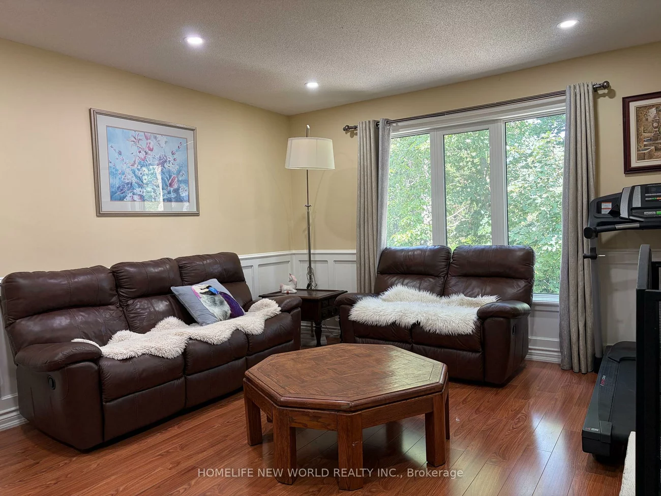 23, Lacey, Aurora Heights, Aurora