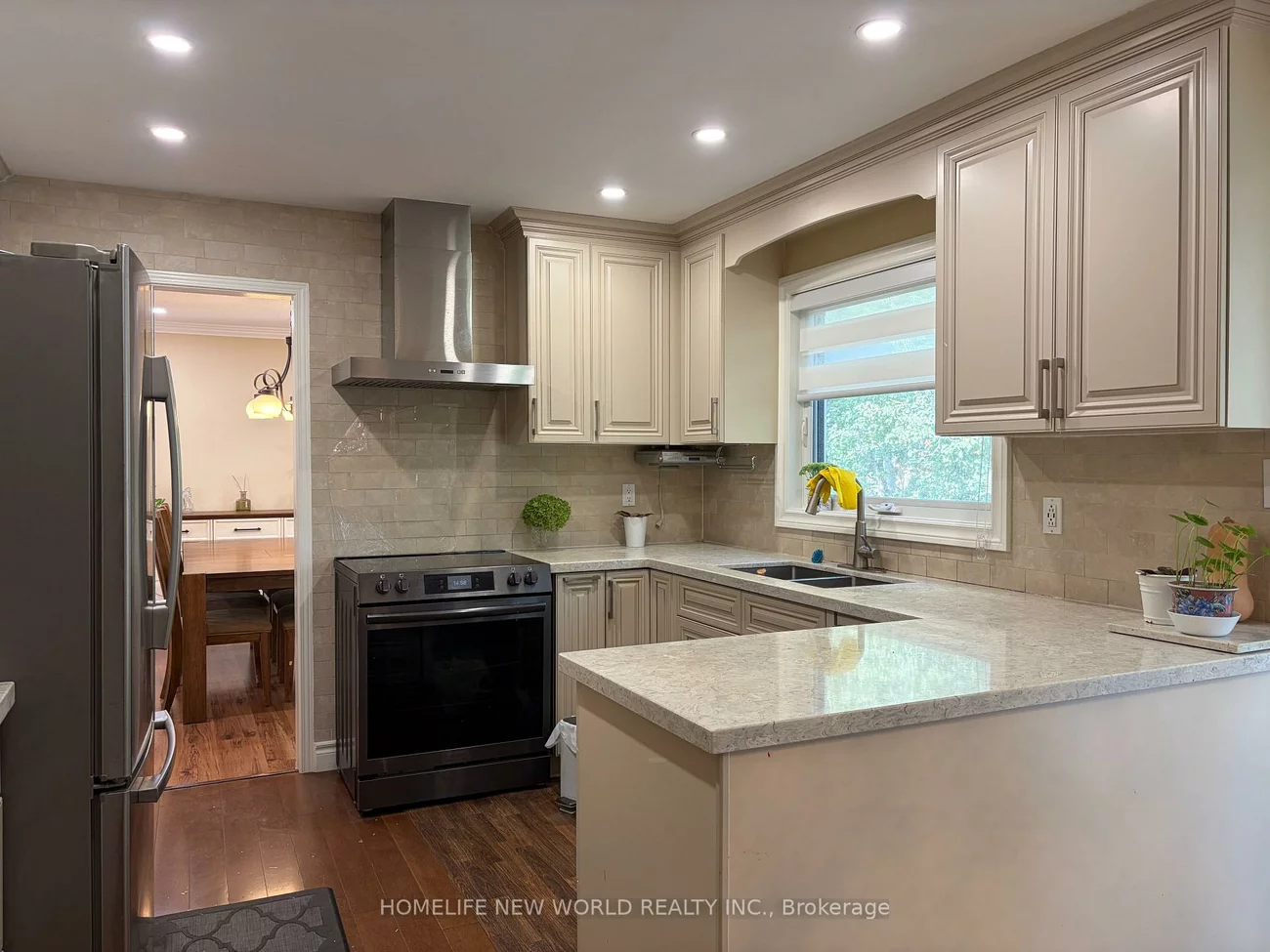 23, Lacey, Aurora Heights, Aurora