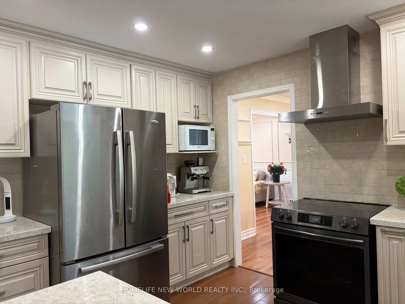 23, Lacey, Aurora Heights, Aurora