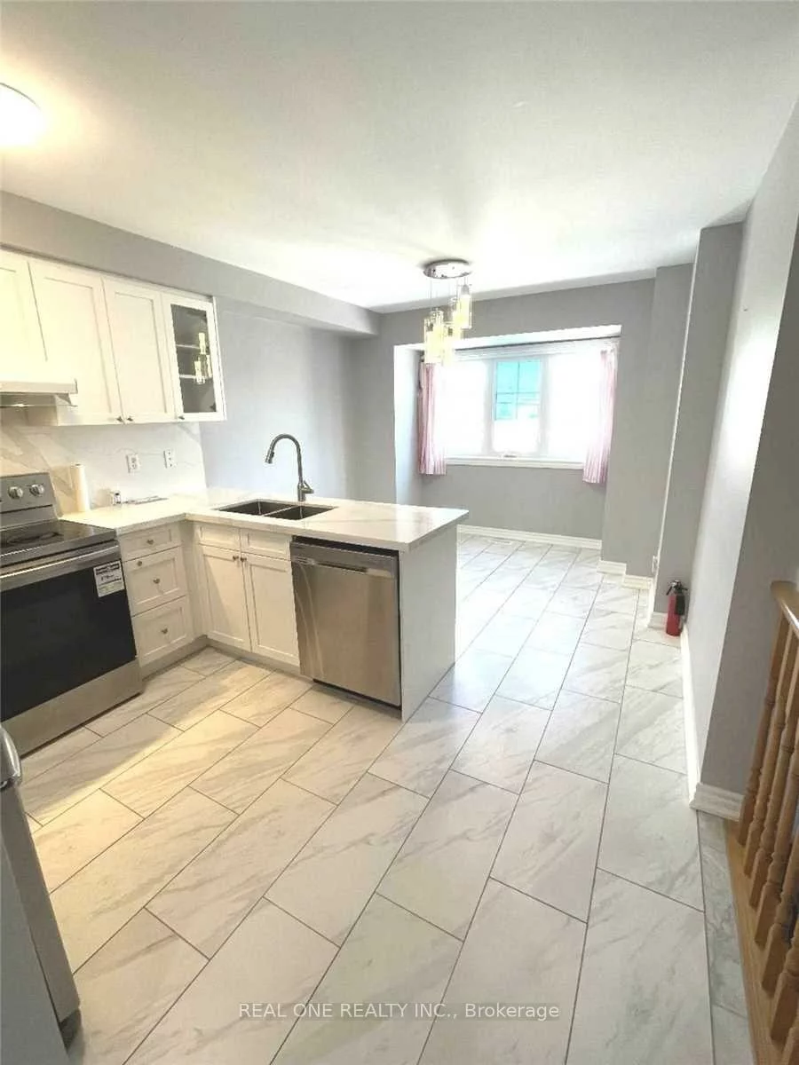80, Baywell, Bayview Wellington, Aurora