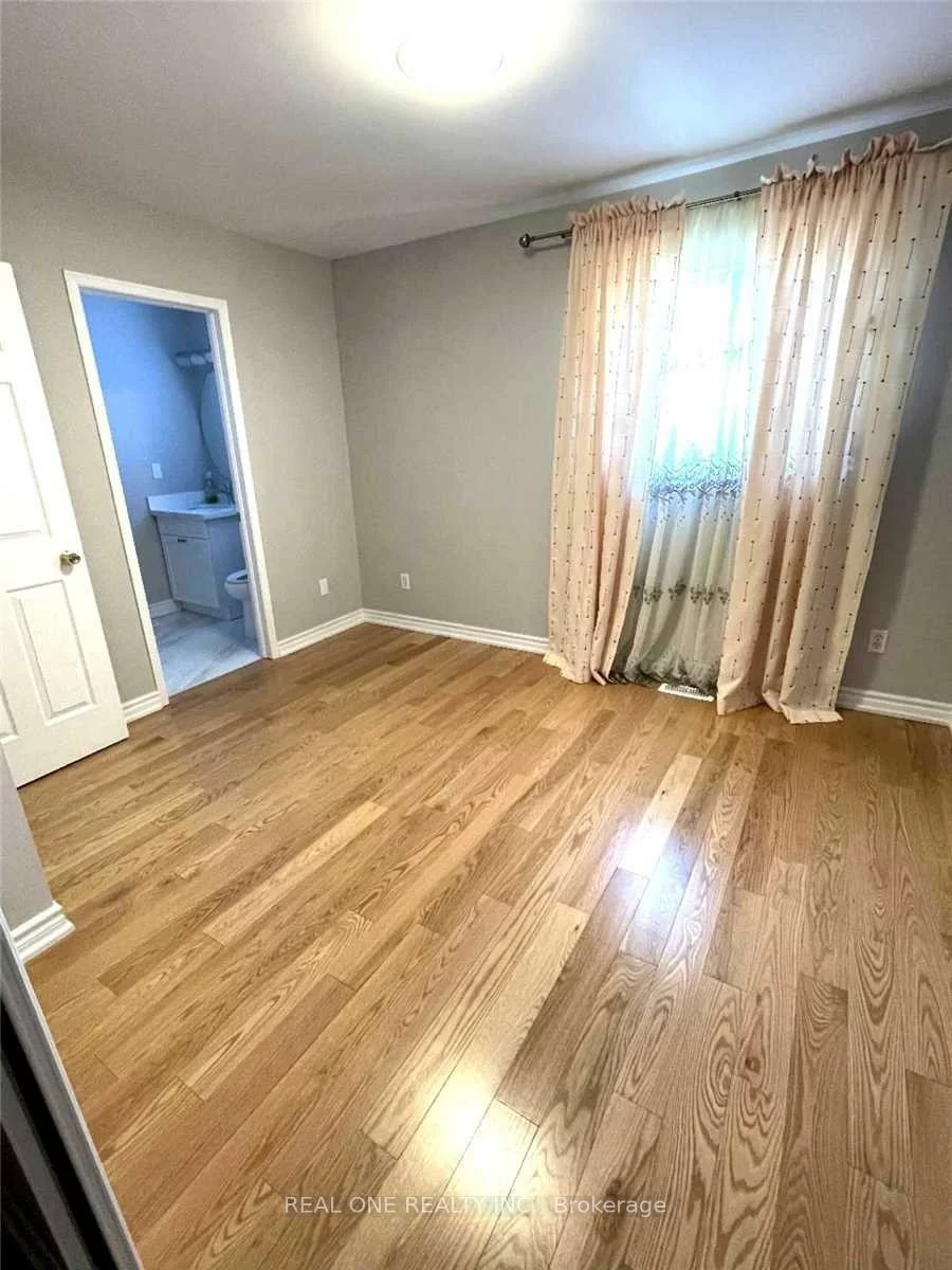 80, Baywell, Bayview Wellington, Aurora